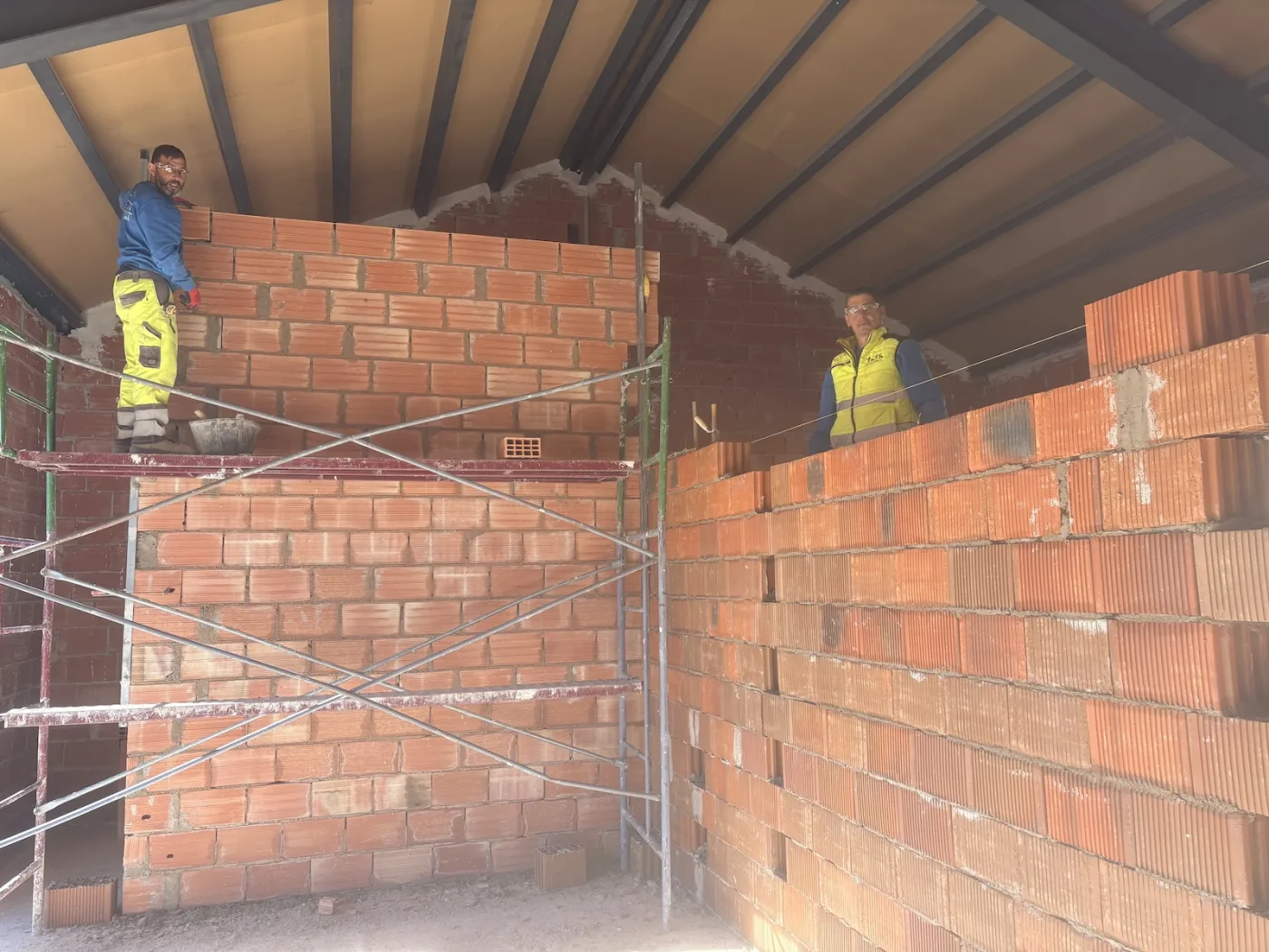 Metselwerk op hoogte in de binnenruimte