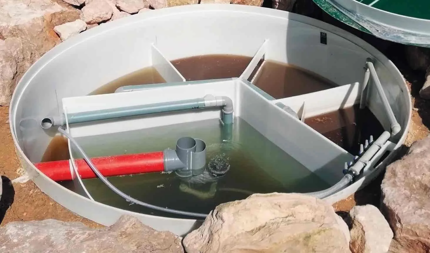 Technische controle van het geïntegreerde waterzuiveringssysteem op het terrein